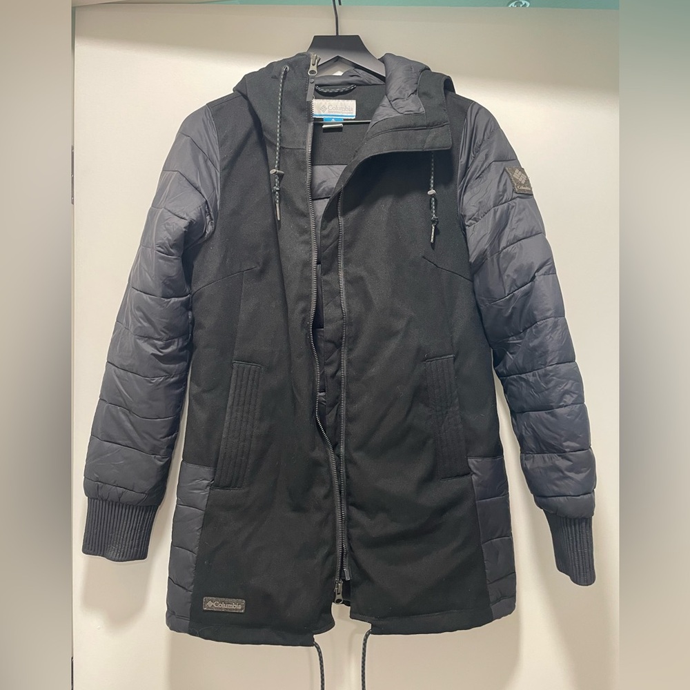 Great condition Women’s Black Columbia XS puffer jacket